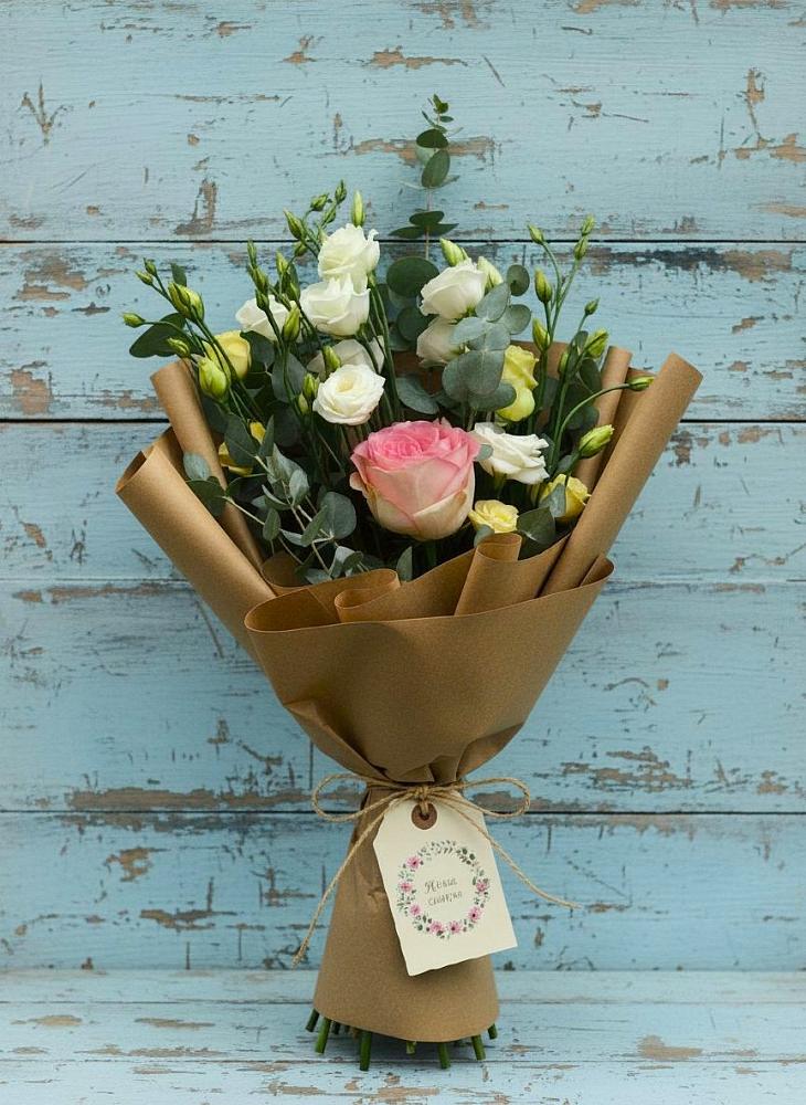 Букет цветов из: Розы и Лизиантусы в Мирном Республика Крым