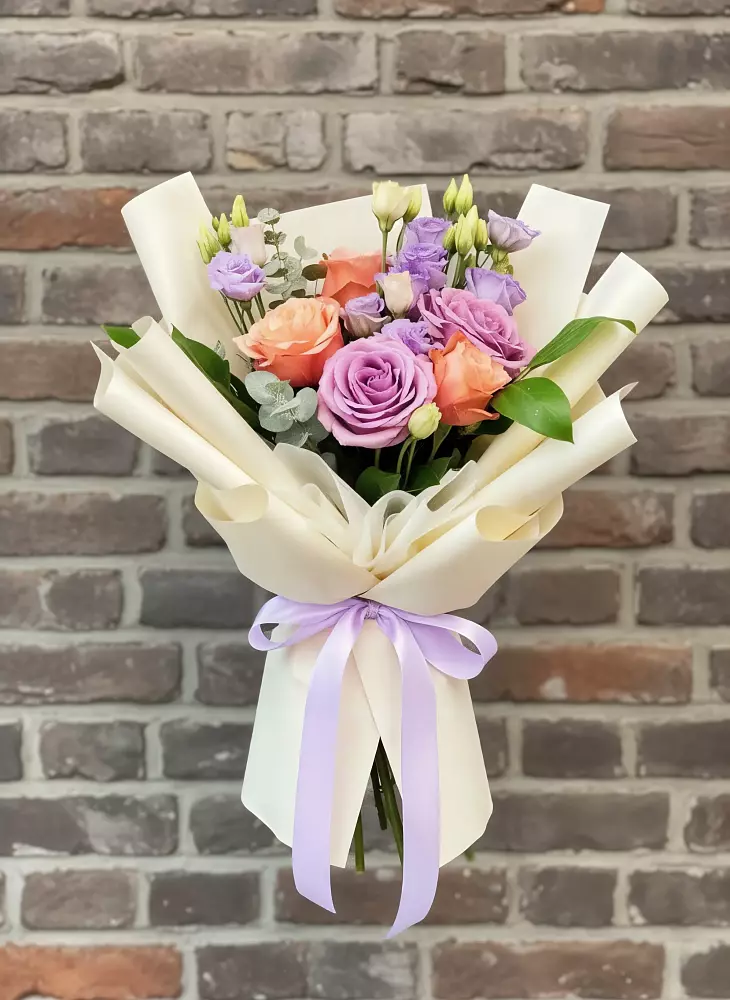 Букет цветов из: Лизиантусы и Розы в Мирном Республика Крым