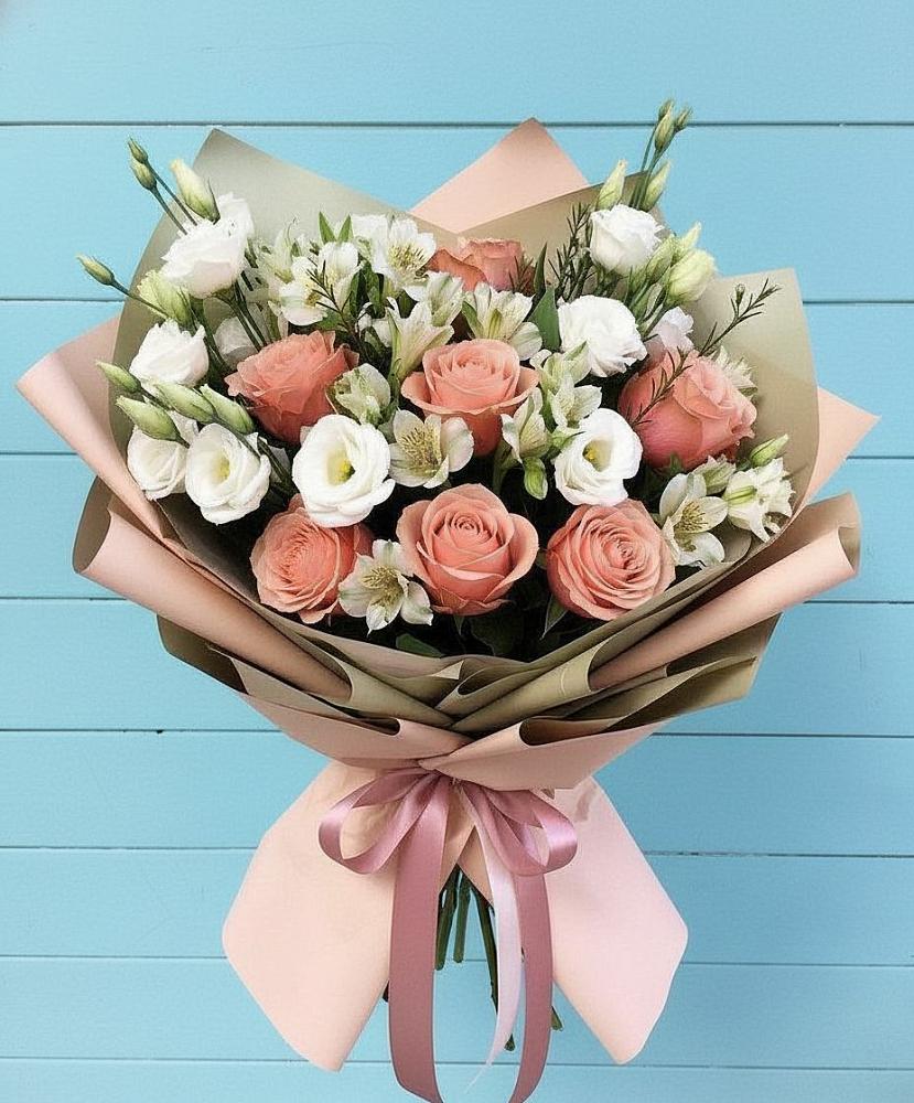 Букет цветов из: Розы, Альстромерии и Лизиантусы в Мирном Республика Крым