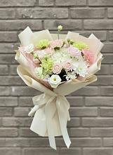Букет цветов из:  Гвоздики, Розы, Лизиантусы и Хризантемы в Мирном Республика Крым