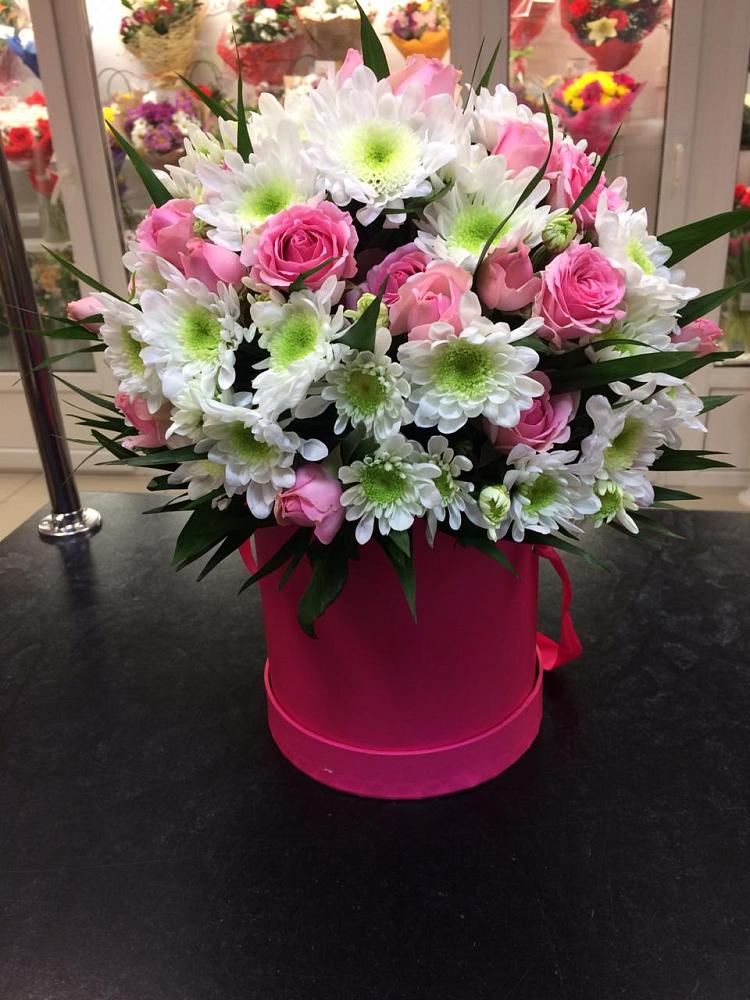 Цветочная композиция из Розы и Хризантемы в шляпной коробке в Мирном Республика Крым