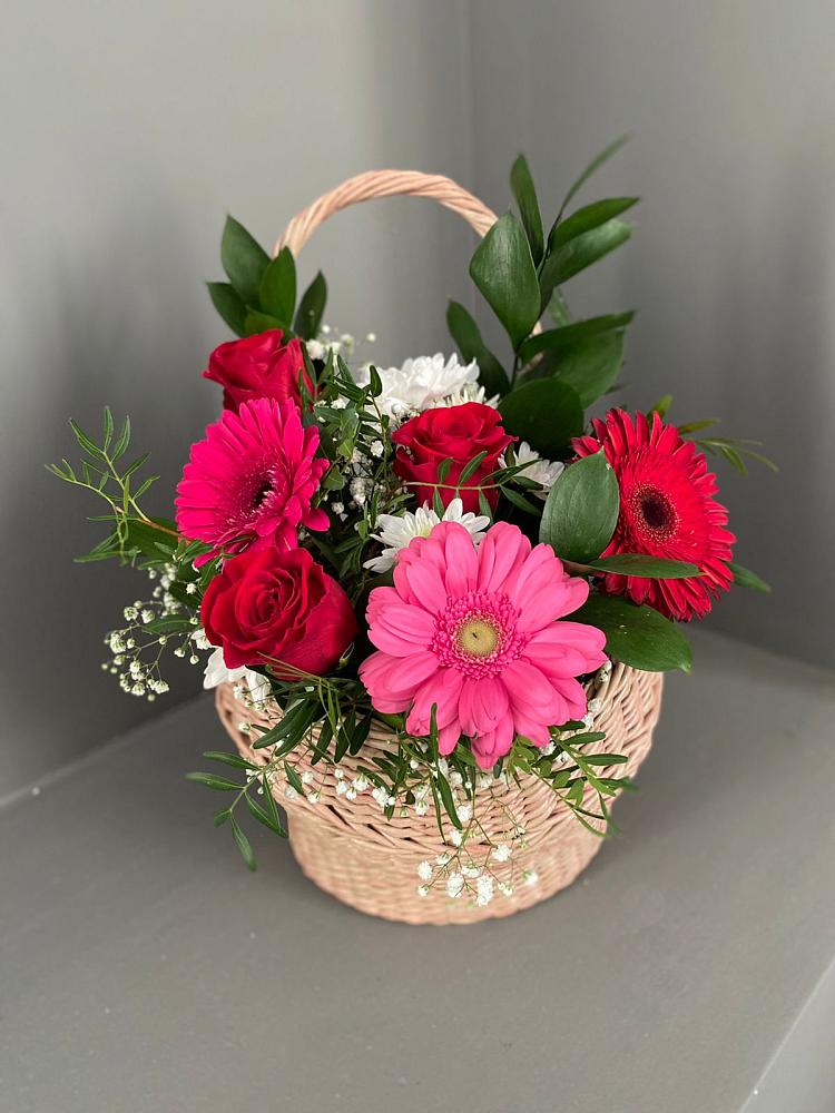Цветочная композиция из Розы, Хризантемы и Герберы в корзине в Мирном Республика Крым